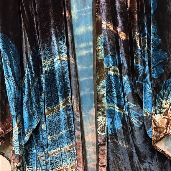 Citron Multicolor Velvet Kimono Robe - Picture 5 of 14